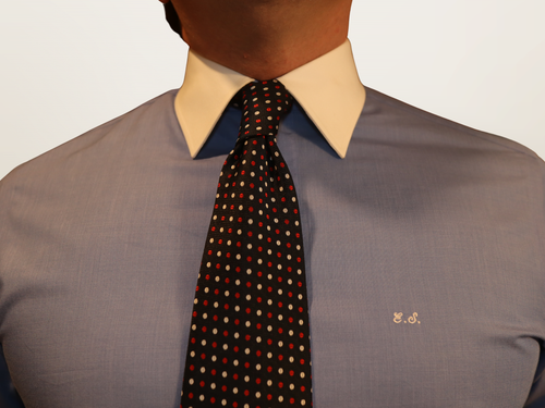 Colletto con cravatta