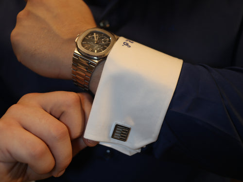 Polsino con bottone quadrato