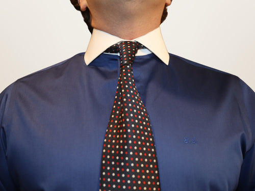 Colletto con cravatta