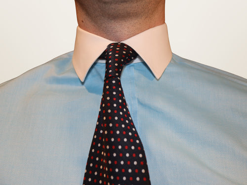 Colletto con cravatta